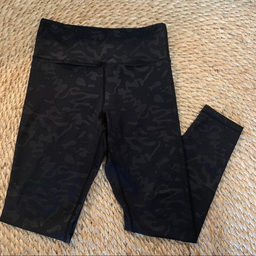 Zyia Light N Tight Black Camo 7/8 Leggings